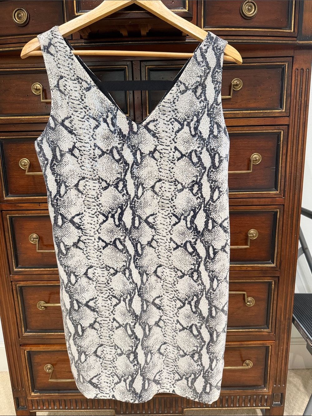 Sleeveless V-Neck Snake Print sequins Midi Dress - Black & White
